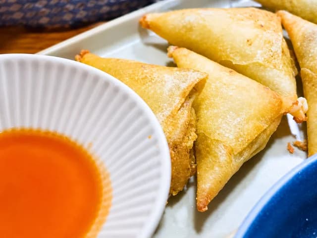 チリアボカドの三角春巻き おつまみレシピ