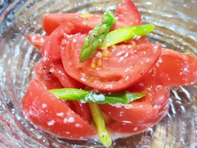 トマトとアスパラの塩麹和え おつまみレシピ